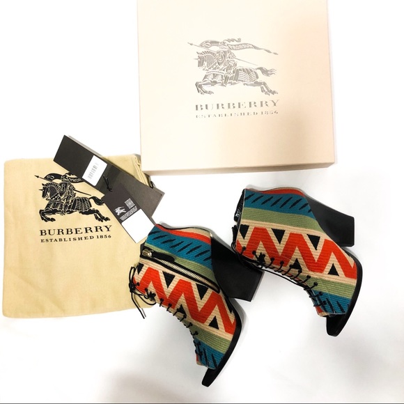 New with tags and box BURBERRY Virginia Booties - Picture 2 of 7